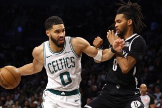 Une sombre soirée pour Jayson Tatum (0) et Boston. KEYSTONE/FR171374 AP/NOAH K. MURRAY